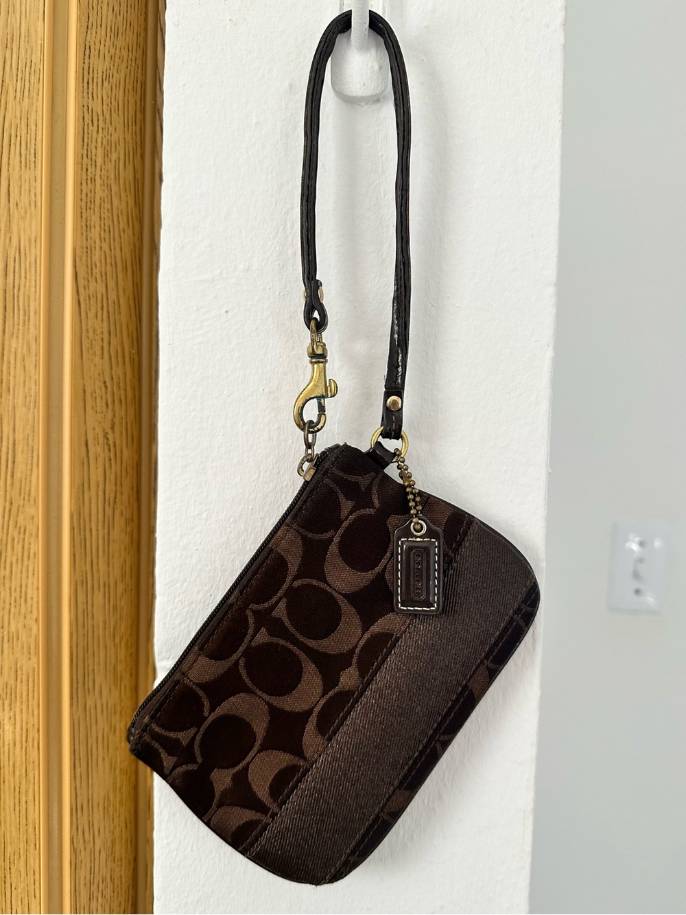 Coach Signature Jacquard Canvas Wristlet Brown/Tan – Preloved, Functional